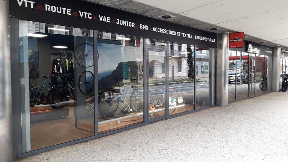 vitreine centre commerciale